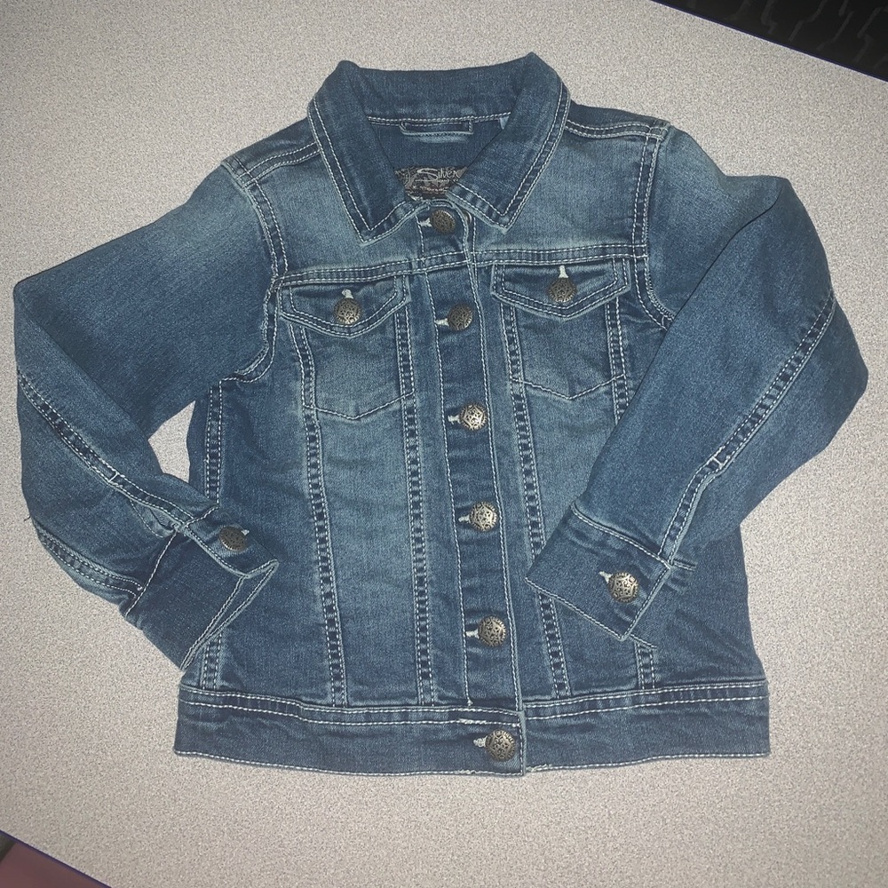Silver Jeans denim jacket. Girls size 6